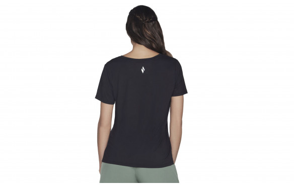 SKECHERS GODRI SERENE V-NECK T-SHIRT
 MUJER_MOBILE-PIC2